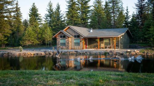 Sweet home near Gorgeous Lake