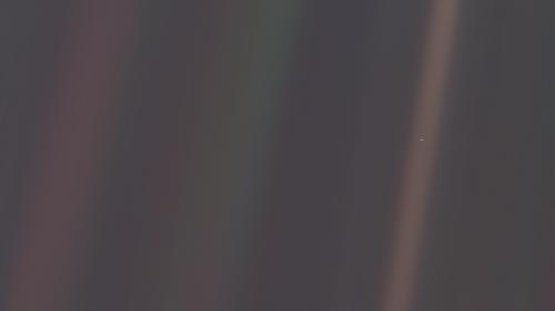 could anyone make a  high res wallpaper of the famous &quot;pale blue dot&quot; picture?