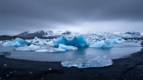 Icelandic Glacier Lagoon: Diamond Beach
