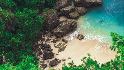 Pulau Matahari, Indonesia