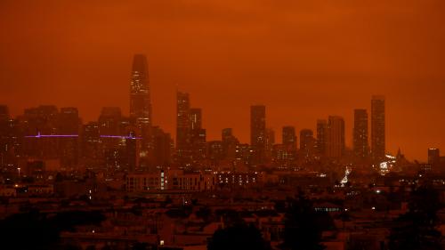 Smoke from California wildfires blocks out sun in San Francisco