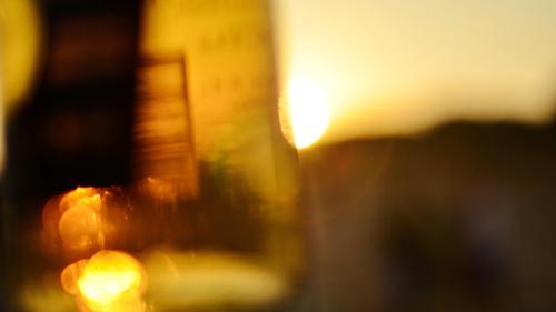 Golden Sunset Blur Through Glass – Abstract Summer Aesthetic Wallpaper or Wall Art | Warm Moody Photo Download