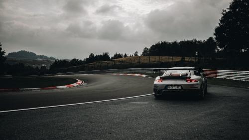 Porsche 911 GT2 RS by @lorenzohamers