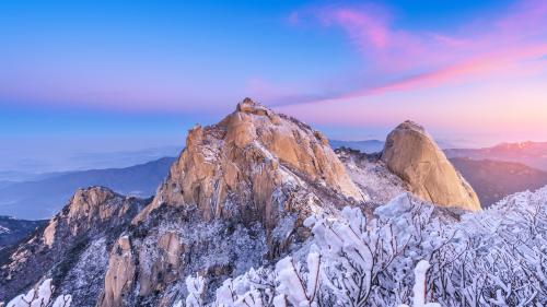 People on moutain peak, Bukhansan National Park
