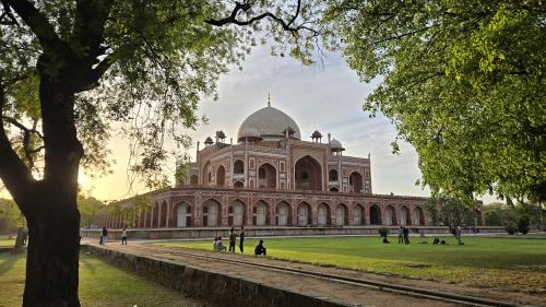 Humayun's Tomb at Dusk, shot on S23