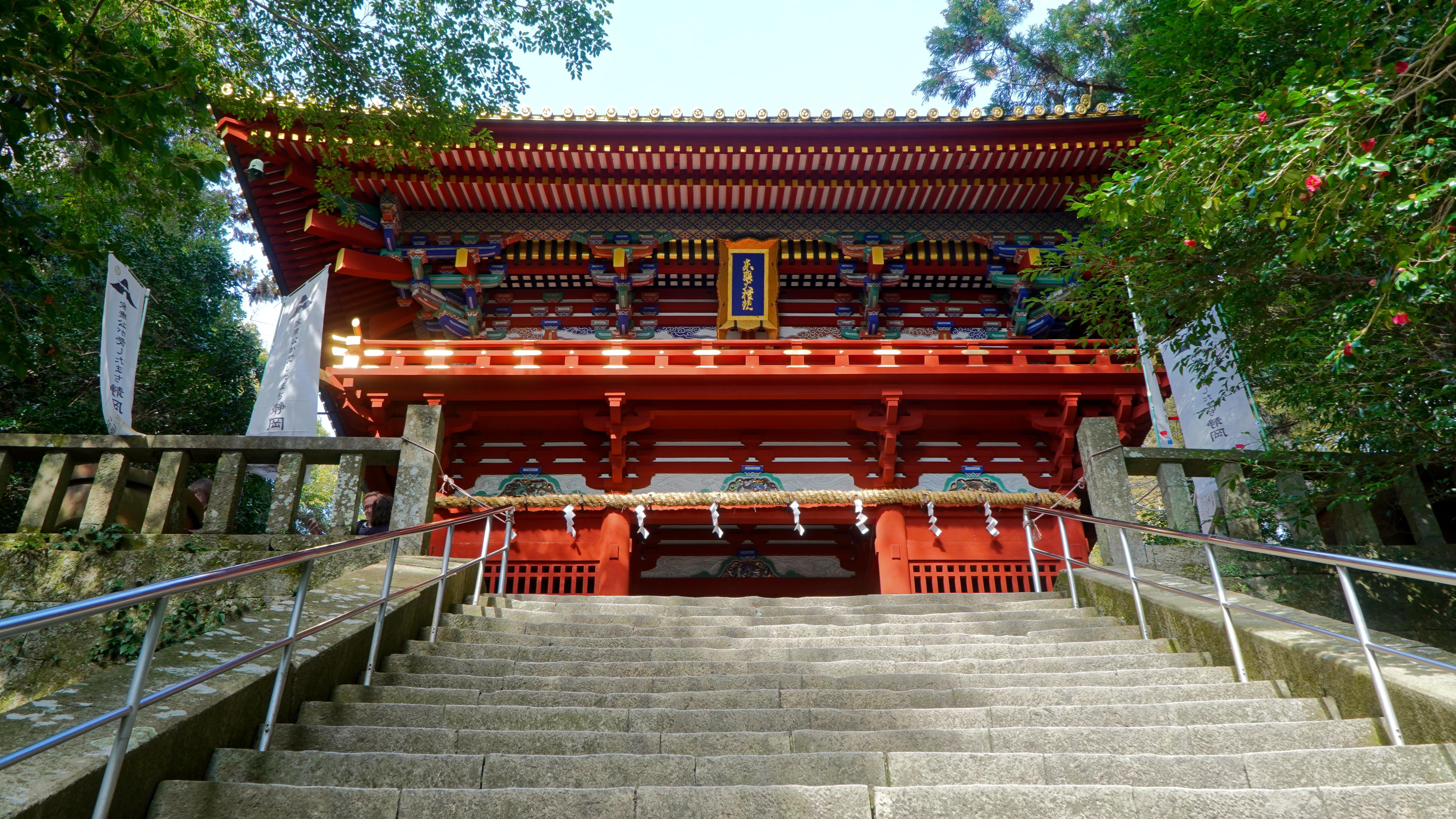 Entering Kunōzan Tōshōgū