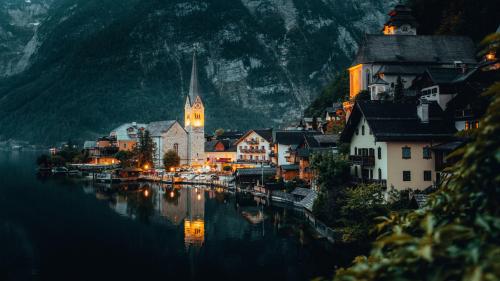 Looks fake but it's real | Hallstatt, Austria 🇦🇹