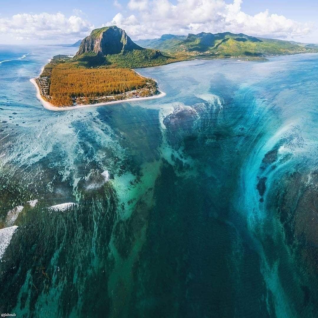"Underwater" waterfall in Mauritius Islands