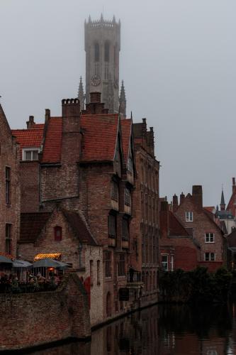 People mirin‘ in Bruges, Belgium 