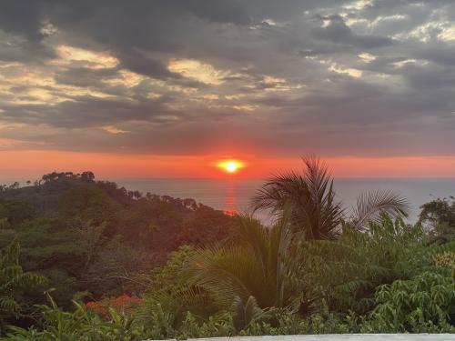 Sunset at la mariposa hotel in manuelantonio CR 😍🥰😘