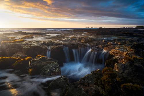 Hawaii's Kona Coast has some incredible rock formations!