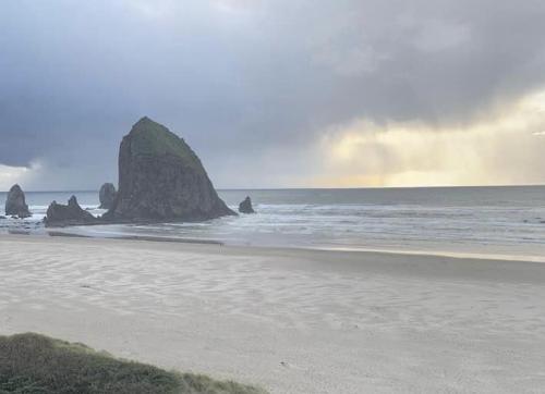 Haystack Rock, Cannon Beach, OR