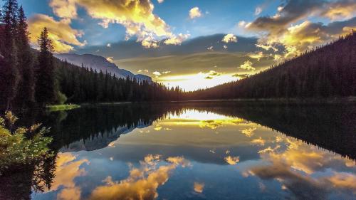 Sunrise @ Lillian lake. Kananaskis country, Alberta, Canada