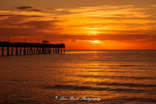 Sunrise at Dania Beach pier, Florida @lbrock {5895 x 3921 {OC}.