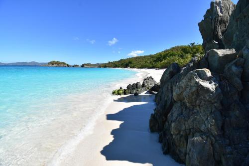 Trunk Bay Beach, St. John, Virgin Islands National Park [1620X1080] 
