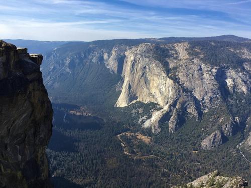 El Capitan guarding over Yosemite Valley, CA