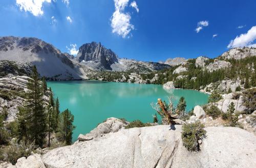 Big pine lakes  from the north side. OC. Can confirm the color is real.