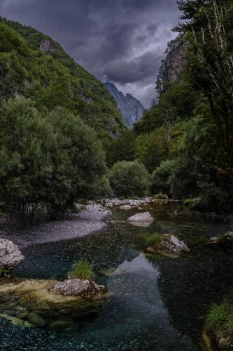 Përroi i Zi Stream, Lumi i Thethit, Albania