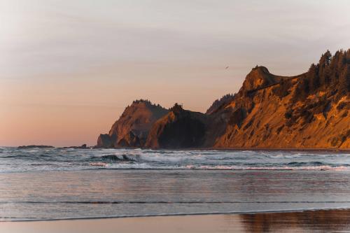 The Oregon coastline at sunset, Lincoln City, Oregon, USA  @itk.jpeg