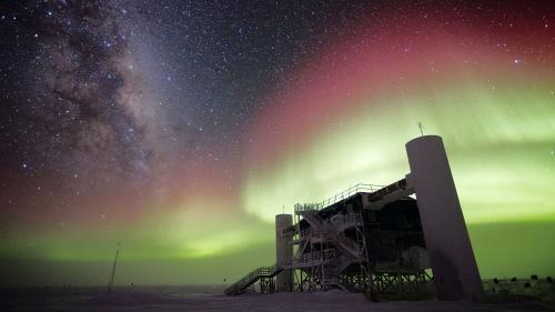 Aurora Australis at Ice Cube Station