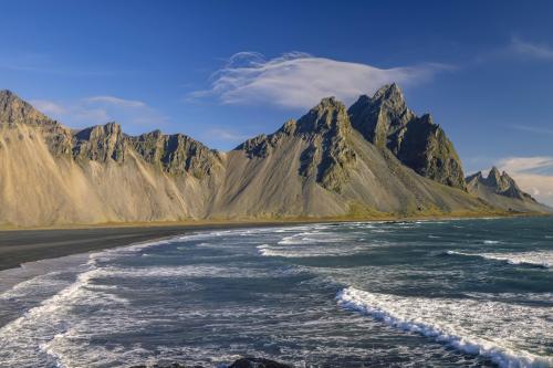 Vestrahorn Mountain, South of Iceland at Hofn {OC}