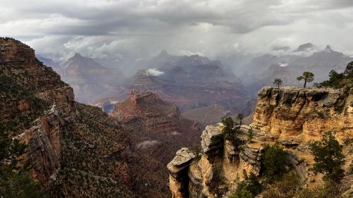 Rainy morning at the Grand Canyon