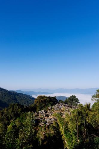 A small village on the China-Myanmar border, I have forgotten the name. Only know that you can enter Myanmar by going over a mountain.2016 China