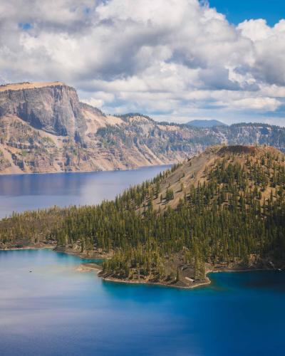 A sunny summer day in Crater Lake National Park, Oregon, USA  @itk.jpeg