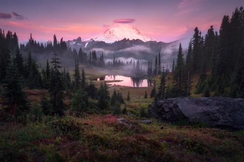 Sunrise over Mount Rainier  IG: @yuriygarnaev