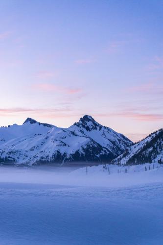 Sunrise in Garibaldi Park, BC 🇨🇦