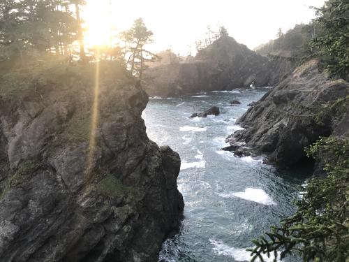 Natural bridges off Highway 101 Oregon