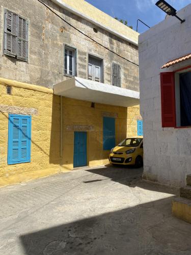 Match the car with your house. Or the other way around. Old Zgharta, Lebanon 🇱🇧, although now a town/small city, these small walkways were made during the village times around a hundred years ago.