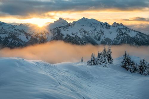 Beautiful winter sunrise in the North Cascades, Washington []