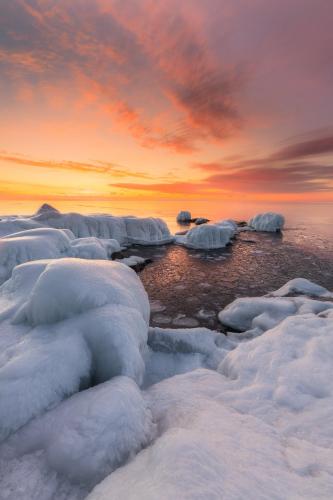 A gorgeous winter sunrise along the shores of Lake Superior, Minnesota   @keefography