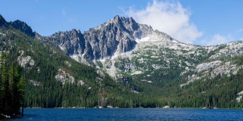 The Cascade Range in Washington has absolutely beautiful mountains