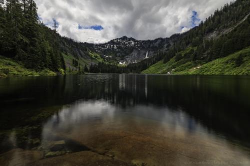 Cool little lake in the northern Cascade range