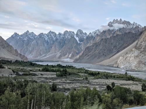 Passu cones avg elev. 24k ft. in Norther Pakistan/Azad kashmir. Def one of the most beautiful mountains on the planet.  [4000 x 3000]