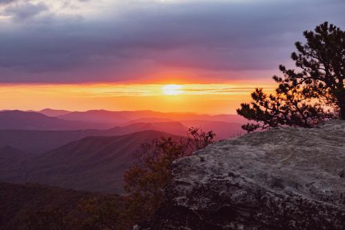 Sunrise at McAfee Knob, Virginia  [}