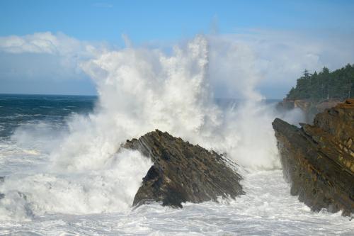 Sunny winter high tide on the Oregon coast