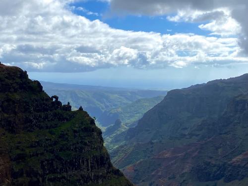 Natural rock arch in Kōke’e State Park, Kauai