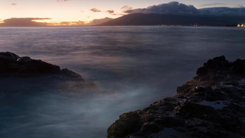 Maui: rocks and water HQ