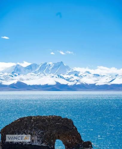 Snow Mountain and Namtso Lake, Tibet, Beijing  2160 x 2642