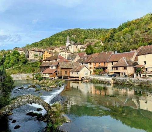 Crossed by the river Loue, the city of Lods is classified among "The Most Beautiful Villages of France".