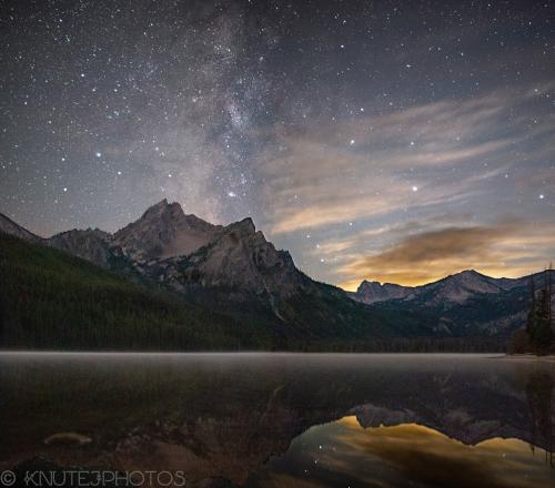 Milkyway geacing itself over Stanley Lake, Idaho