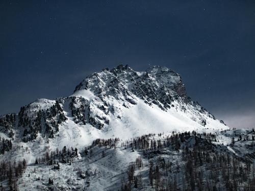 Moonlit Night in the Swiss Alps  IG: @henryhawkins