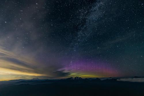 Granite Falls, Washington   Northern lights captured from Pilchuck fire lookout