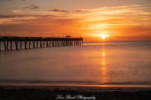 Sunrise at Dania Beach pier, Florida @lbrock {6048 x 4024 {OC}.