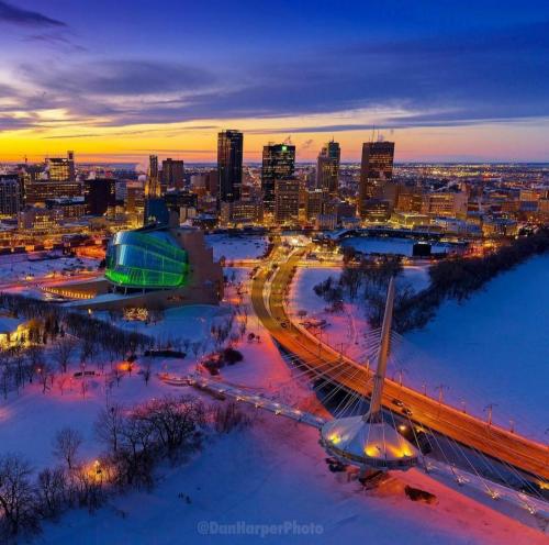 Night scene in WinterPeg 🇨🇦
