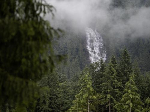 Moody Bridal Falls BC, Canada  @knututmutgut