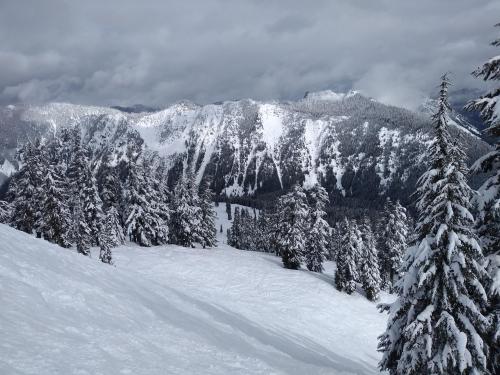A cloudy day on one of the most popular ski mountains in WA